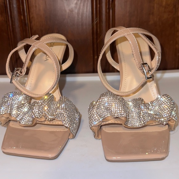 Heels - Picture 4 of 5